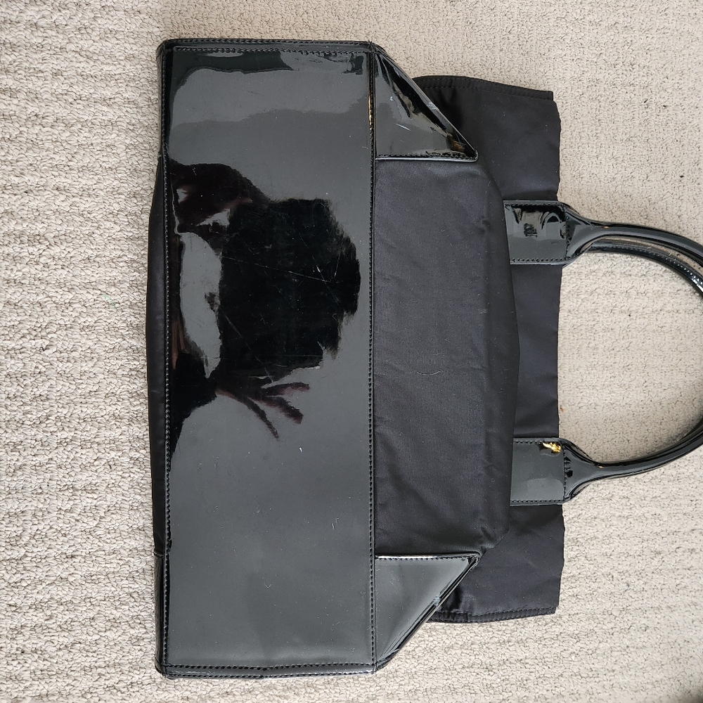 Tory Burch Black Patent-Trim Logo Tote - Picture 2 of 8